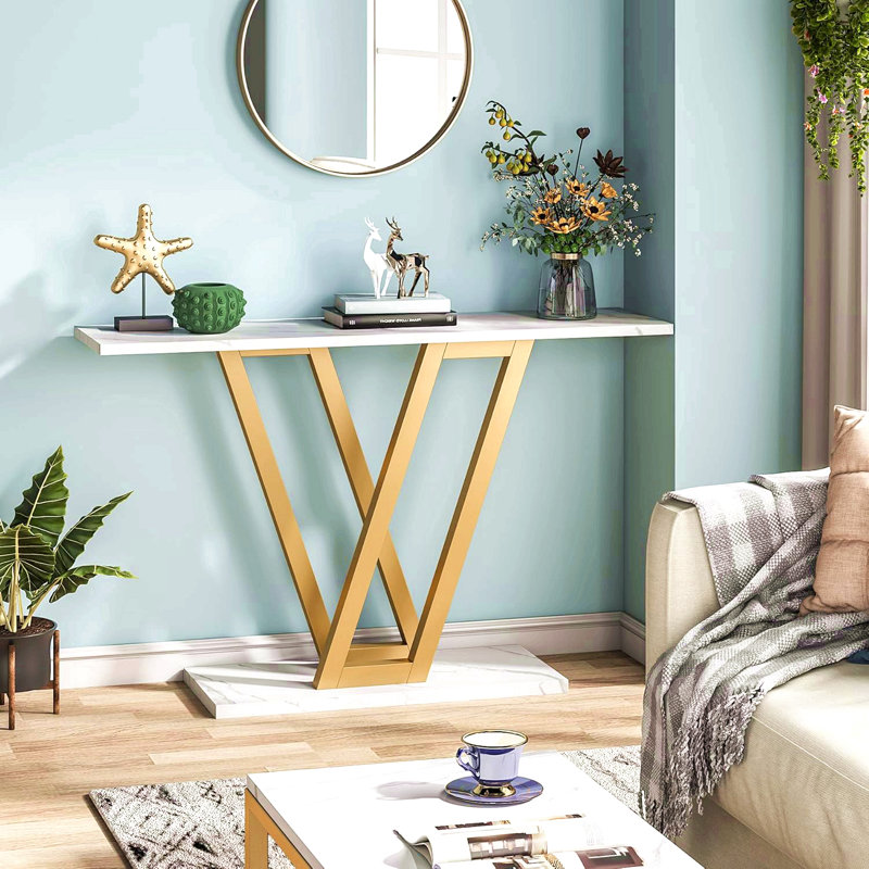Console de 43 po avec plateau en faux marbre, table de vestibule étroite avec structure en métal à pieds en V, table de canapé mince