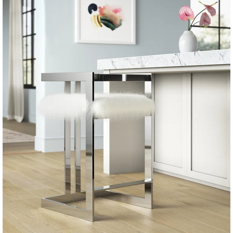 Tabouret de comptoir Kangé en fausse fourrure Pangea Home, Fausse fourrure blanche, Argent argent
