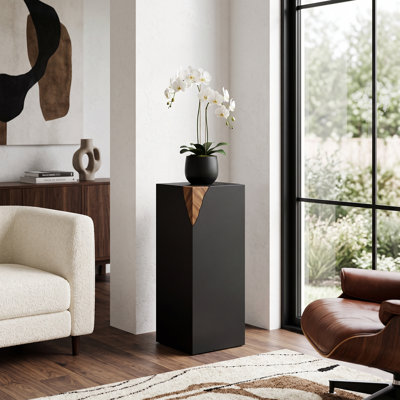 Cornered Pedestal