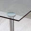 Ensemble de table et de chaises. Ensemble de table de salle à manger moderne et luxueux en verre trempé rectangulaire avec 6 chaises en plastique transparent avec pieds en métal argenté. Apportez une expérience de maison confortable à la cuisine.-1176897726