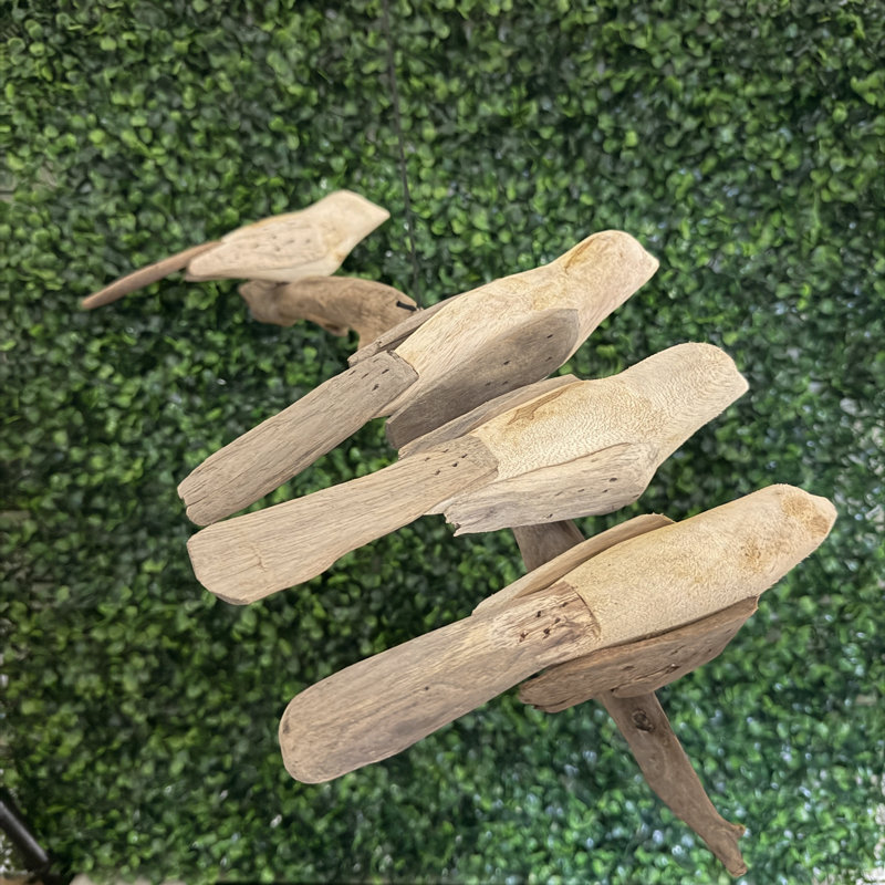Mobile suspendu en bois flotté et quatre oiseaux, couleur crème, beige et marron, hauteur 61 cm