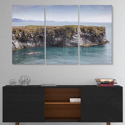 «Huge Rock In Coastline Panorama» - art mural métallique extra large bord de mer