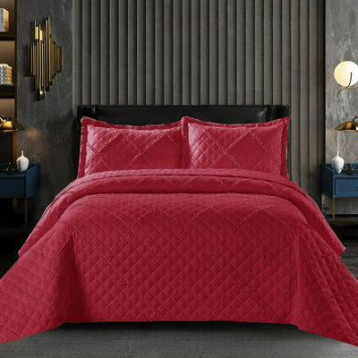 Fairdale Polyester Bedspread with Pillow Shams Included