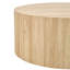 Une table basse cylindrique simple de couleur bois seulement la table, sans chaises.