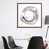 Toile avec cadre en bois brun classique n'est pas disponible