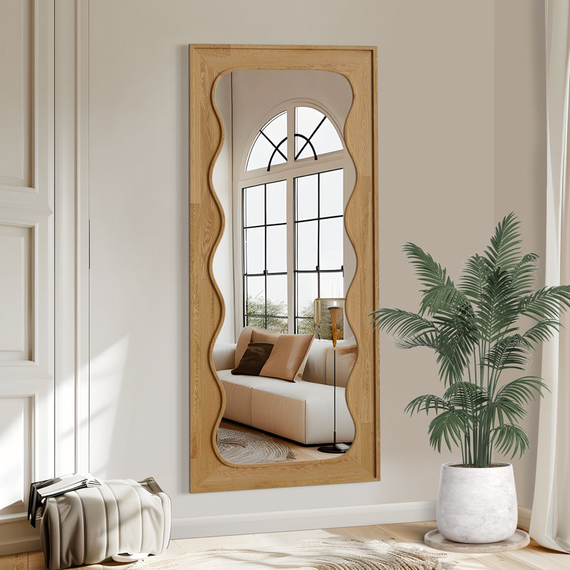 Miroir mural en bois pleine longueur avec cadre ondulé, Naturel