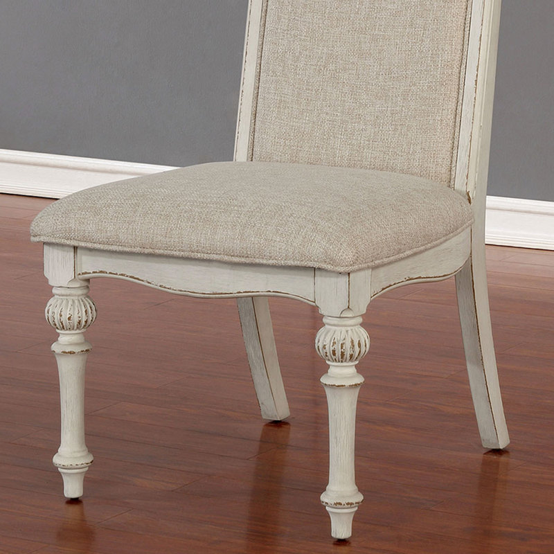 Chaise d'appoint Hemleta en blanc antique