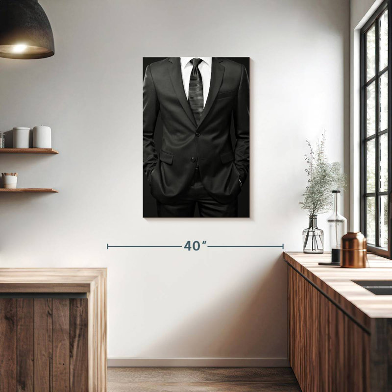 Navette d'homme d'affaires sur fond noir, H 36 po x l 24 po