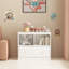 Armoire de rangement moderne blanche avec 2 tablettes ouvertes et un grand tiroir, organisateur minimaliste pour le salon, le vestibule ou la chambre à coucher