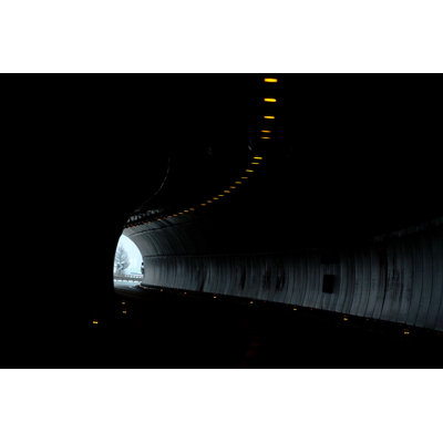 Lumière au bout d'un tunnel par Red_Moon_Rise