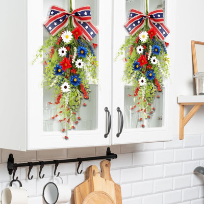 24 pouces patriotique rouge, blanc et bleu couronne de guirlande florale pour porte d'entrée patriotique américaine en forme de larme drapeaux le 4 juillet fête de l'indépendance bagues couronnes pour piliers décoration de fenêtre de porche