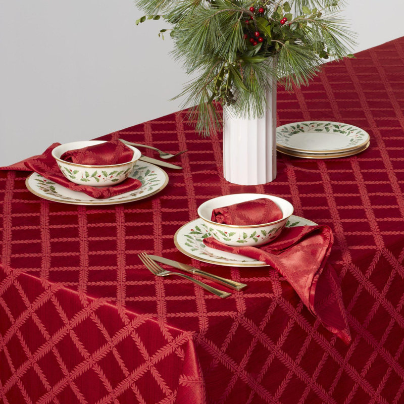 Lenox Laurel Leaf Damask Tablecloth, 70"x86" Rectangle, Red