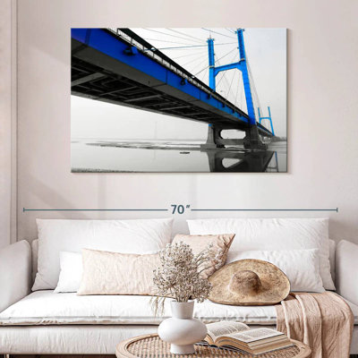 Lilie Suspension Bridge en bleu