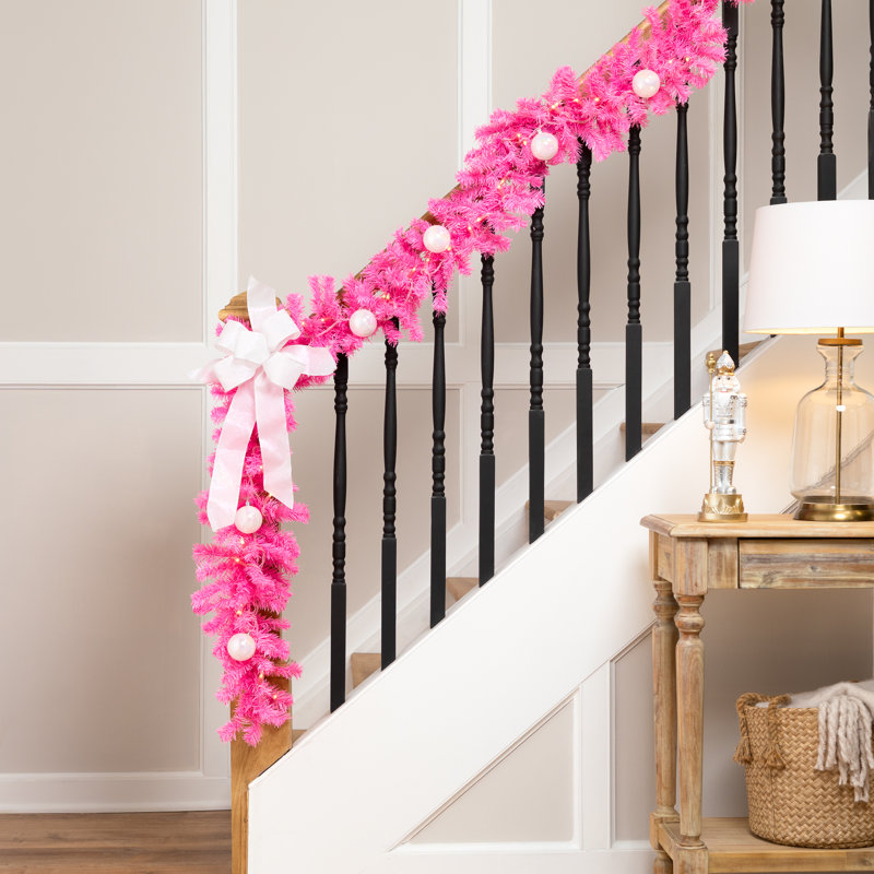 Guirlande de Noël en pin artificiel pré-éclairée - 9 pi - lumières claires, Rose