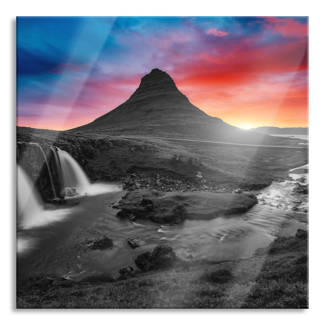 Glasbild Vulkan Kirkjufell bei Sonnenuntergang, Schwarz-Weiß-Detail