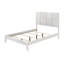 1 lit double de style contemporain au fini blanc éclatant avec panneaux frontaux texturés et tête de lit à panneaux géométriques