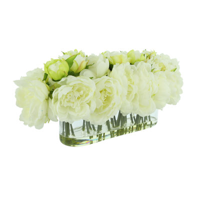 Pivoines disposées dans un vase en verre