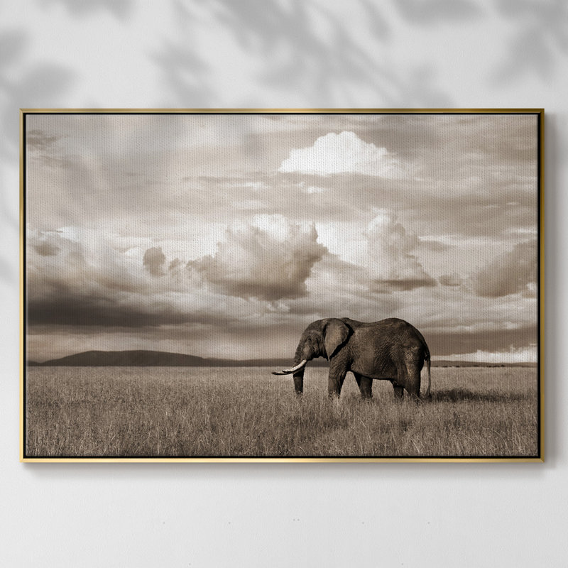 Maasai Majesty sépia, peinture sur toile, H 25 po x l 37 po x P 2 po, Encadrement doré