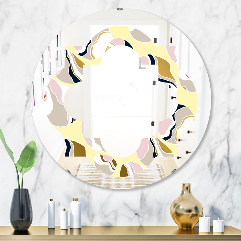 Miroir mural Quatrefoil Glam, H 23,6 po x l 23,6 po, Ornement ondulé avec éléments décoratifs