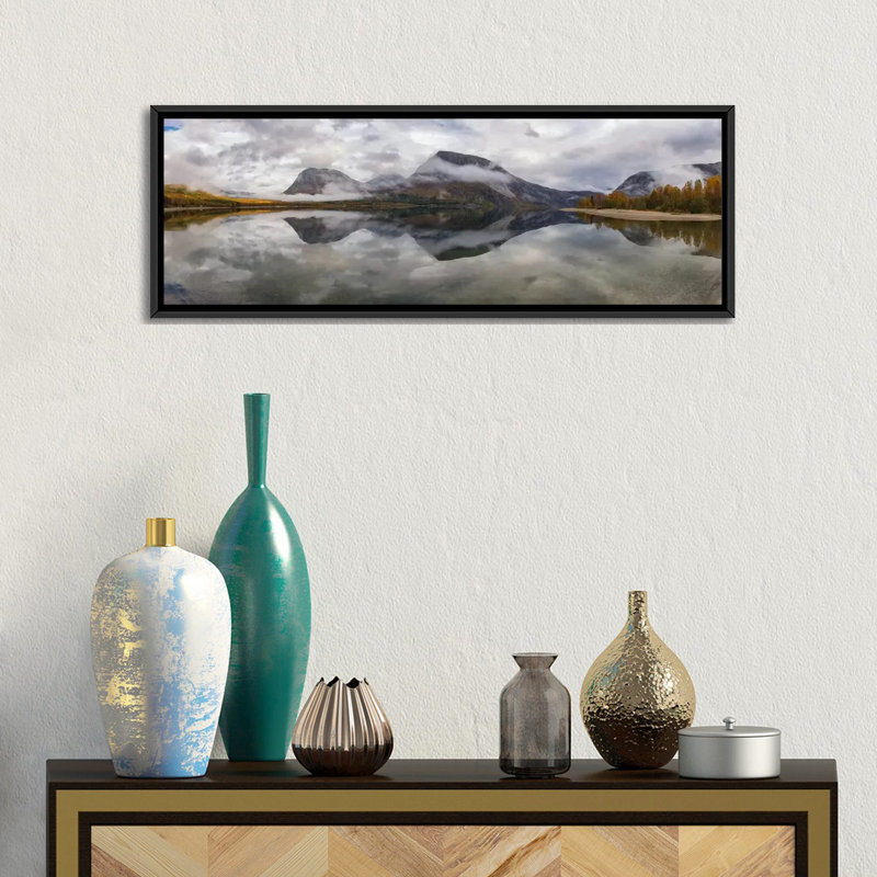 « misty montagnes », reproduction de photo sur toile tendue, H 12 po x l 36 po x P 1,5 po, Toile avec cadre noir
