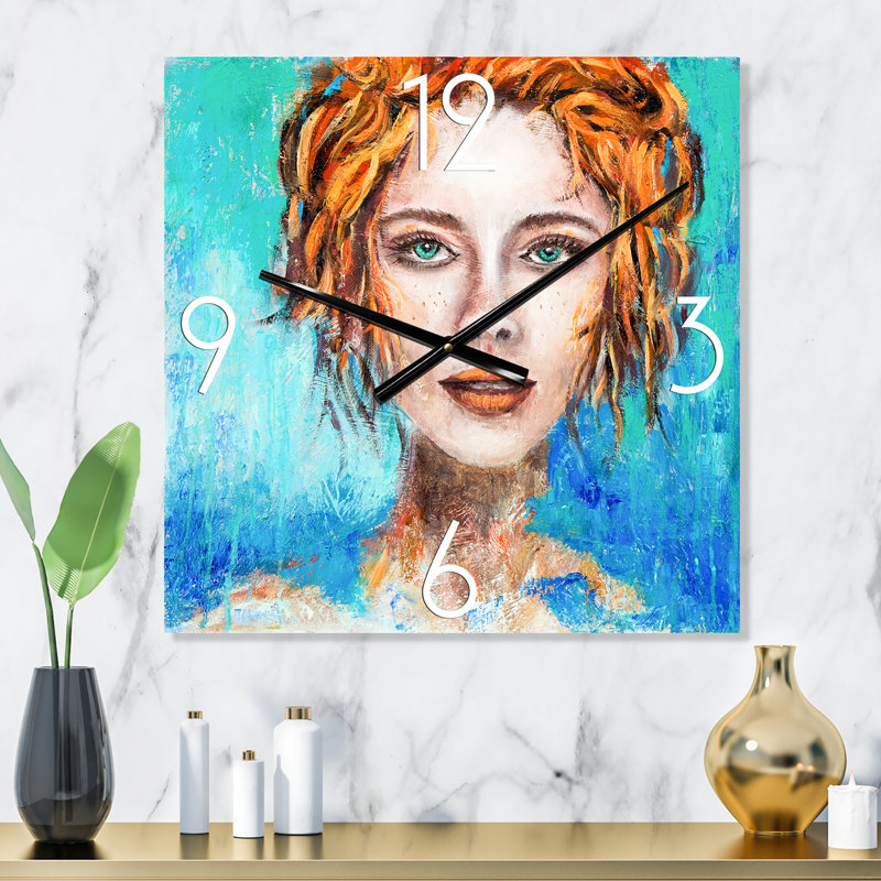 Horloge murale «A Woman Face with Eyes and Hair», Moyen