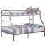 Lit simple superposé au dessus d'un lit double contemporain en métal avec matelas argenté prêt pour la chambre à coucher