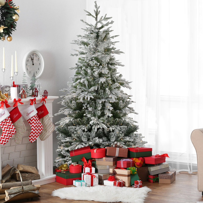 Sapin de Noël artificiel moyen enneigé 9 pi avec lumières DEL blanc chaud Winfield