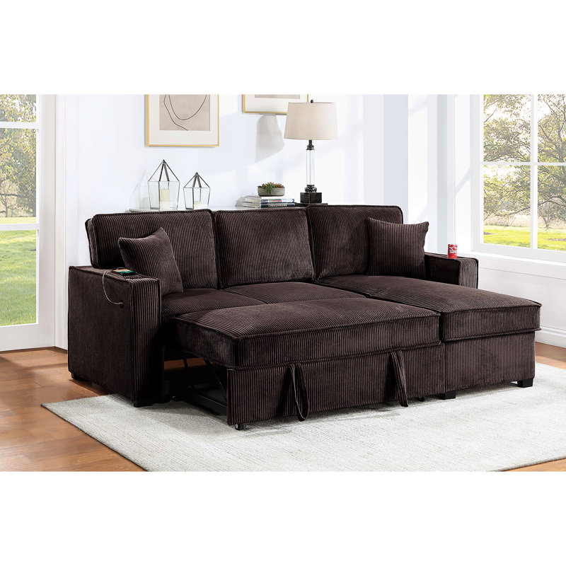 Canapé d'angle convertible contemporain pour salon avec porte-gobelet, méridienne de rangement et coussins assortis, fini chocolat. Style moderne et réversible, espace principal dissimulé.