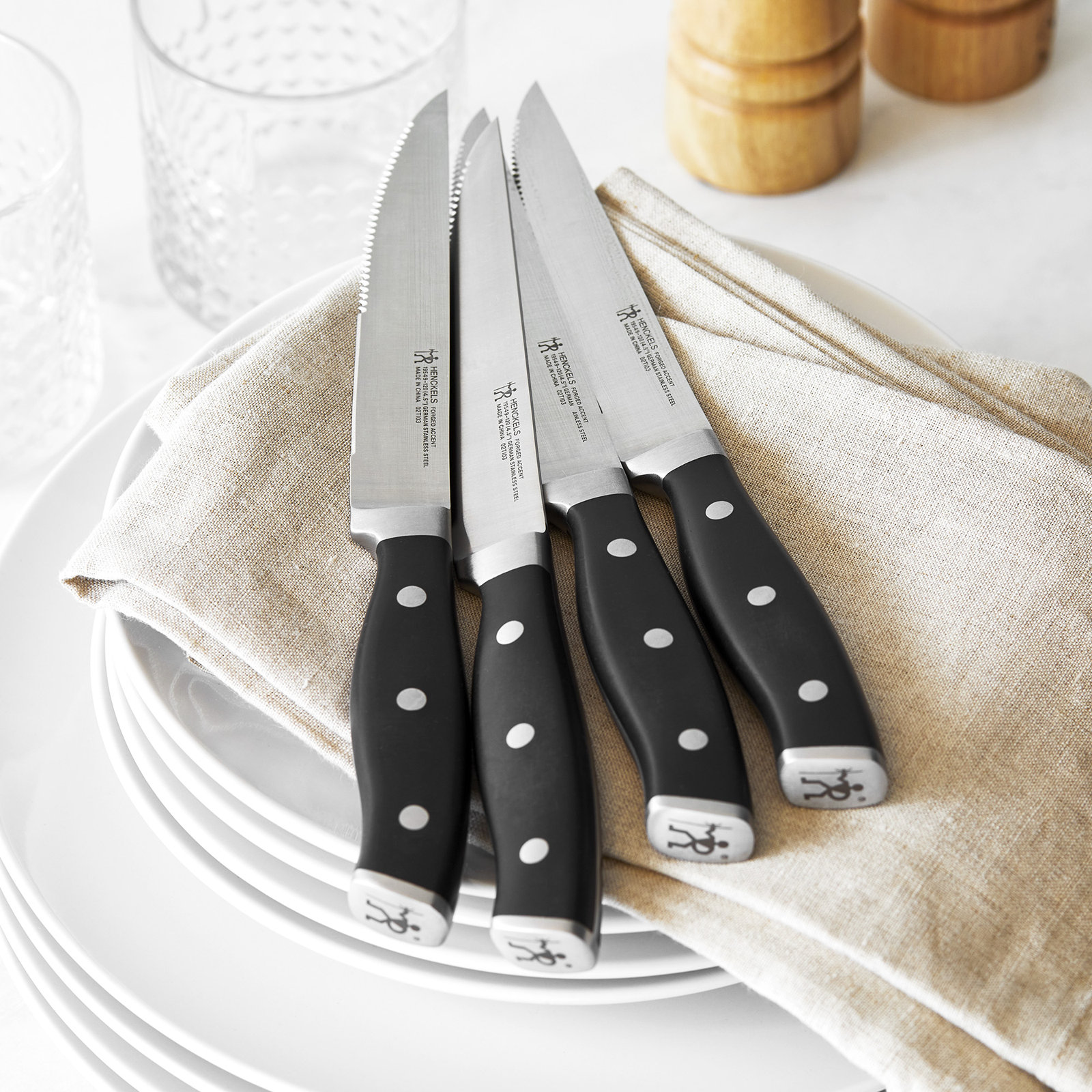 HENCKELS Forged Accent Set of 4 Steak Knife Set, German Engineered Informed by 100+ Years of Mastery, Black