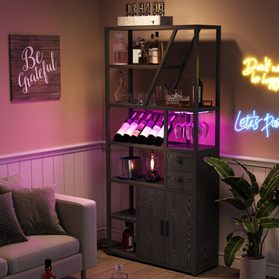 Console à vin 71 pouces industrielle noire moderne avec éclairage à DEL et ports d'alimentation Armoire de rangement à deux portes avec cadre réglable en fer pour la cuisine