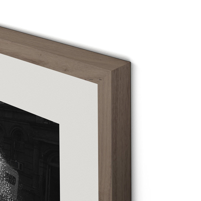 Été de New York par Barbara Alper, L 32 po x H 24 po, Rustic Walnut