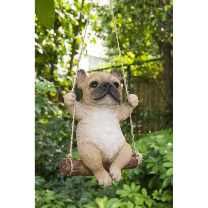 Statue bouledogue français sur balançoire