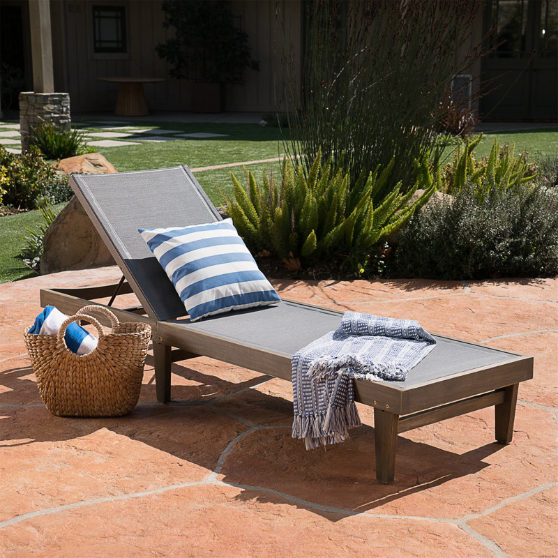 CHAISE LOUNGE