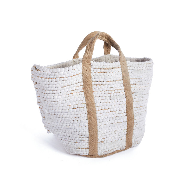 Panier en tissu blanc