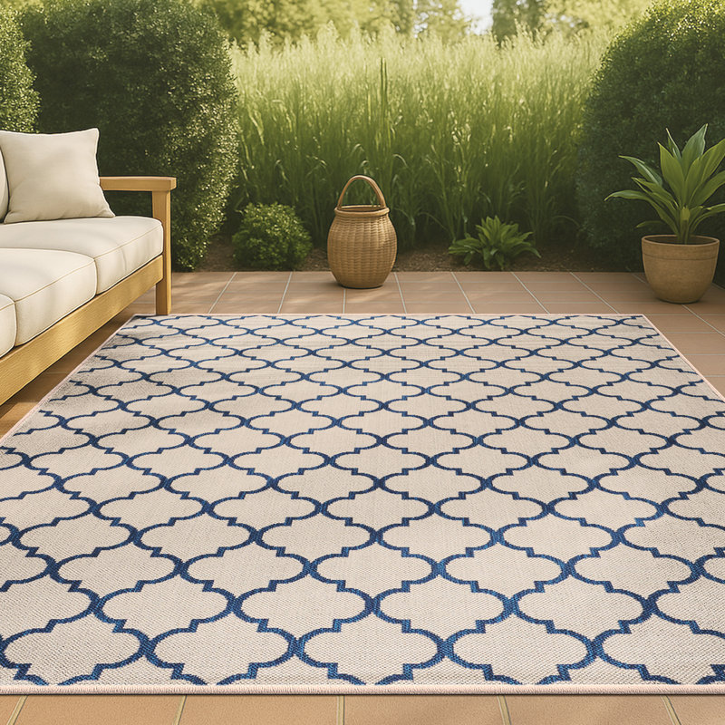 Tapis d'intérieur / extérieur beige / bleu marine Arabesque Ogee, Rectangle 5 pi x 8 pi