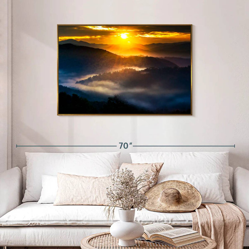 Lever de soleil sur les montagnes enfumées, Cadre flottant doré, 40 po x 27 po