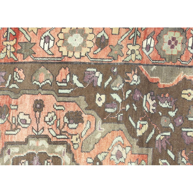 Tapis unique en laine noué à la main des années 1960 de 5 pi 4 po x 9 pi 4 po en rouge / brun