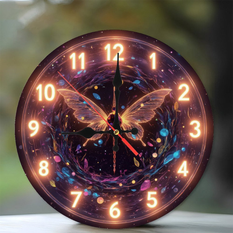 Horloge avec papillon lumineux