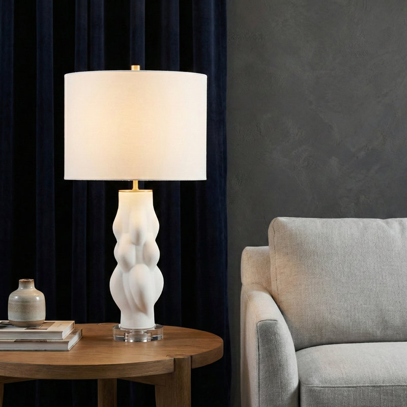 Lampe de table en grès avec base sculpturale texturée - Abat-jour en tissu blanc de 26 po - Chambre à coucher moderne, salon, éclairage de bureau