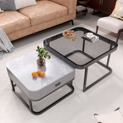 Ensemble de 2 tables basses gigognes carrées avec tiroir de rangement caché, structure en marbre et plateau en verre fumé noir pour les petits salons