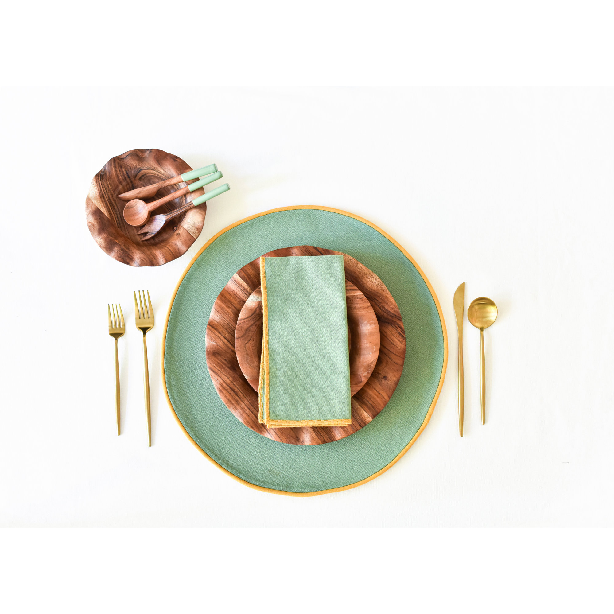Blush And Pine Color Block Round Placemat Set Of 4, Sage/Brass