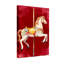 Cheval de Noël carrousel sur fond rouge-783680341