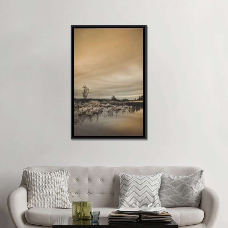 «Tree by the Pond», reproduction de photo sur toile, Toile avec cadre noir, H 8 po x l 26 po x P 18 po, Pas de tapis