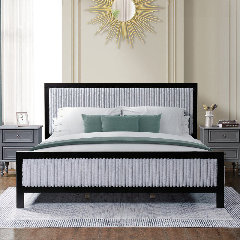 Luxueux grand lit rembourré avec tête de lit moelleuse Nyiesha pour un sommeil de rêve, Très grand