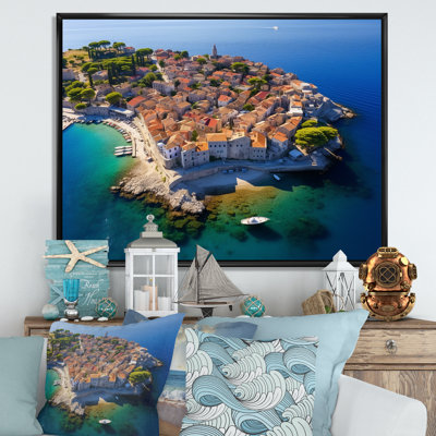 Village de plage aérienne dans le sud de la France II - plage et océan, art mural
