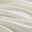 Couverture douce et confortable-114137461-114137462