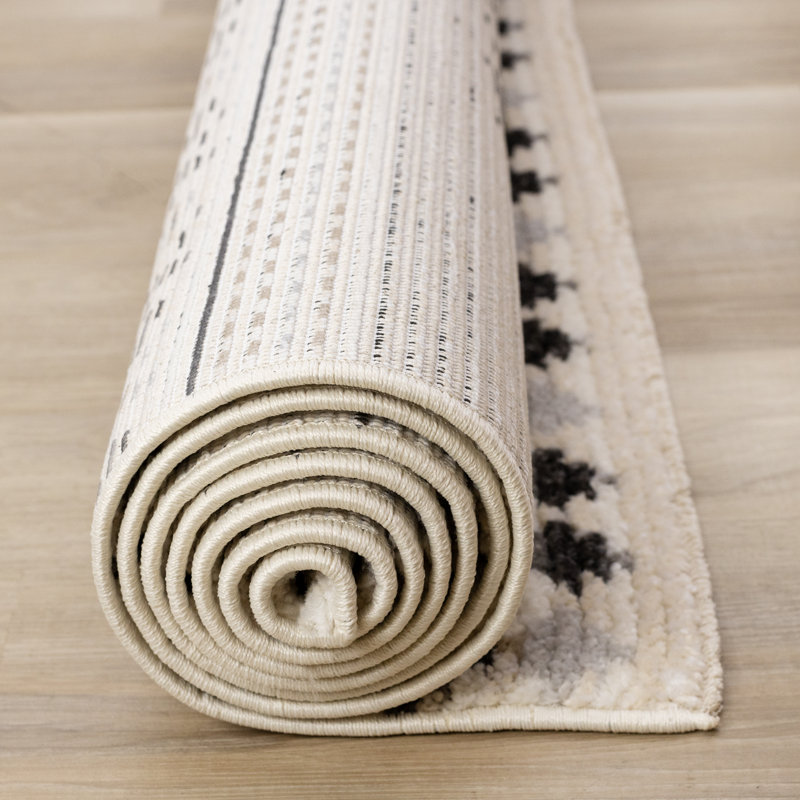 Tapis texturé beige à poils longs Latiana, Rectangle 6 pi 7 po x 9 pi 10 po