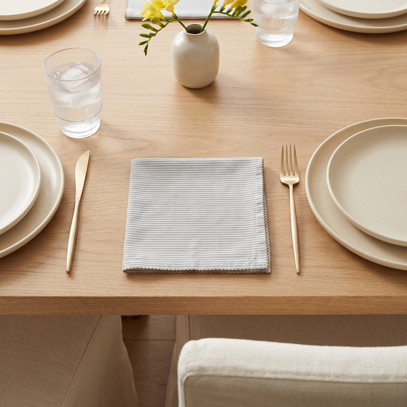 Zeppelin Square Cotton Napkins With Scalloped Edge And Stripes