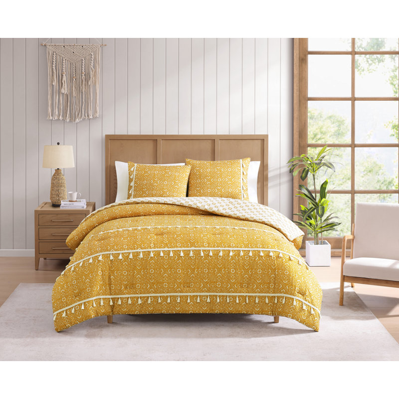 DESIGN STUDIO Pasadena Medallion Yellow Microfiber Comforter with Tassels, Queen Comforter + 2 Standard Shams