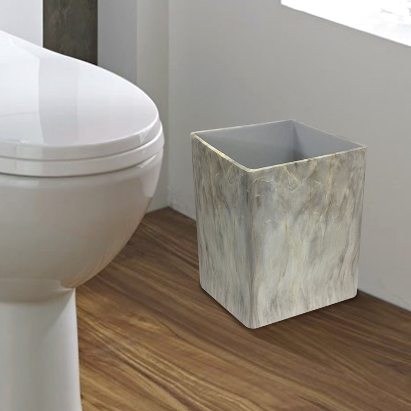  Petite poubelle carrée en résine